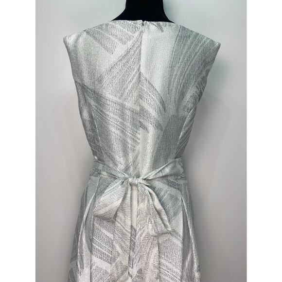Ellen Tracy Silver & White Sleeveless Fit & Flare Dress Size Medium - Picture 4 of 9